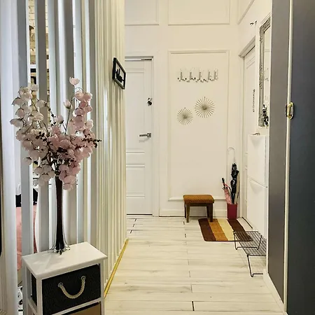 Happy Place Apartment